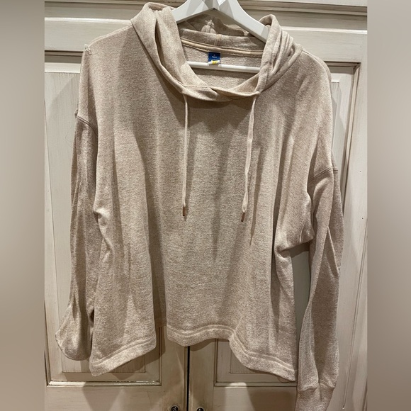 Old Navy super soft cropped hoodie - Picture 2 of 3